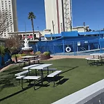 Travelsuites Hotel