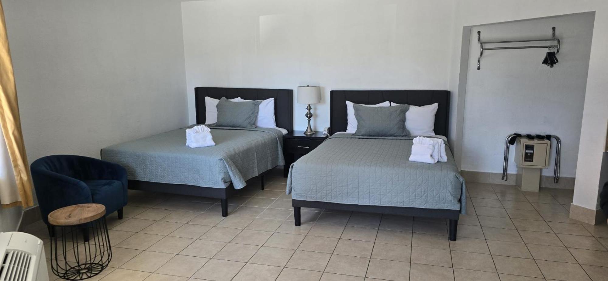 Hotel Travelsuites *