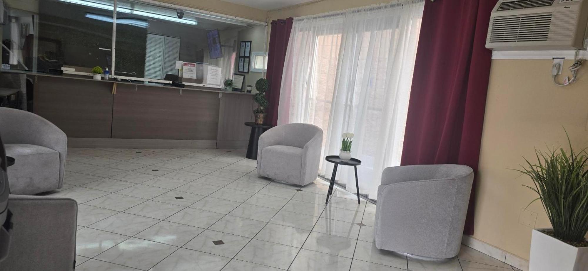 Travelsuites Hotel *